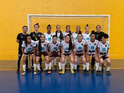 Em jogo amistoso da escolinha de futsal feminino, a equipe sub 15 ganhou pelo placar de 13x0