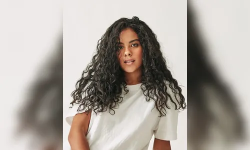 De biquíni, Bella Campos, a Muda de Pantanal, atrai os olhares