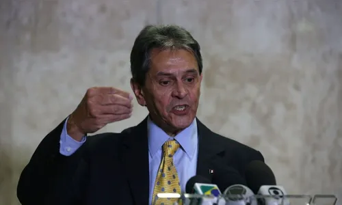 Em prisão domiciliar, Roberto Jefferson anuncia candidatura