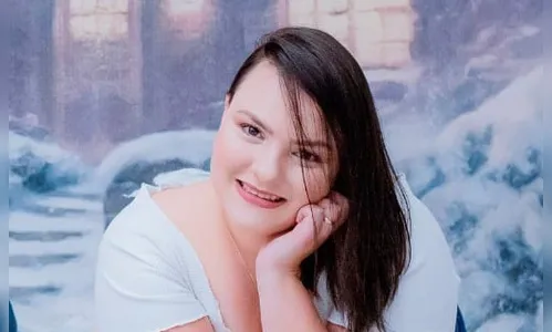 Jovem de 25 anos morre após colidir carro contra árvore na PR-466