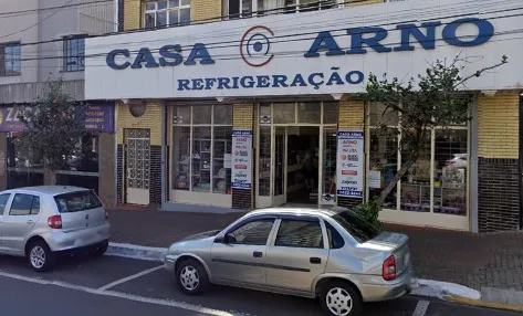 Fundada em 1949 por Rudolf Alfred Frisch, a loja fica localizada na Avenida Curitiba