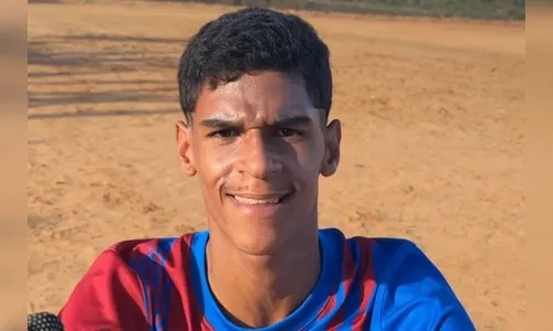 Luva de Pedreiro desiste de ser jogador e fala sobre mansão