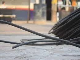 Ladrão furta fios de padrão de energia de residência, em Lunardelli