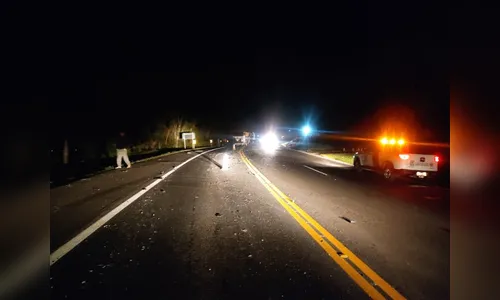 Homem morre em acidente envolvendo carro e caminhão na BR-277