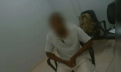 Homem mata amigo com 59 facadas e dorme ao lado do cadáver