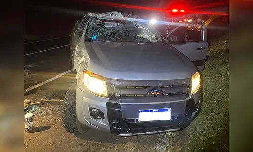 Motorista para carro a fim de ajudar em acidente e acaba sendo roubada