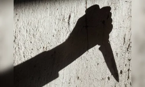 Travesti é esfaqueada após ser contratada para programa, em Arapongas