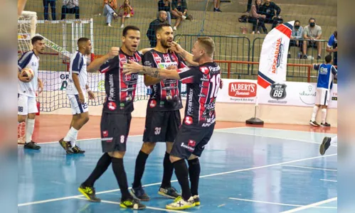 Apucarana Futsal goleia por 7 a 2 São José dos Pinhais