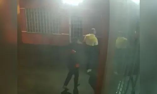 Ladrões invadem revendedora e furtam 5 veículos no Paraná