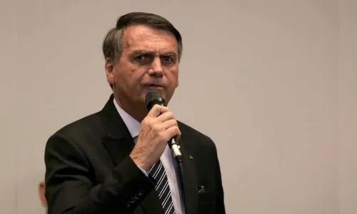 Bolsonaro reclama por ser 