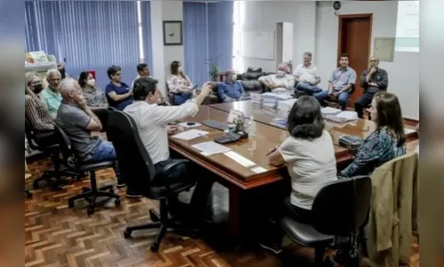 Prefeito de Apucarana e equipe avaliam governo