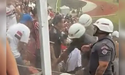 São-paulino acusado de racismo diz que imitou Hulk; veja