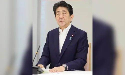Ex-premiê Shinzo Abe morre após ser baleado no Japão