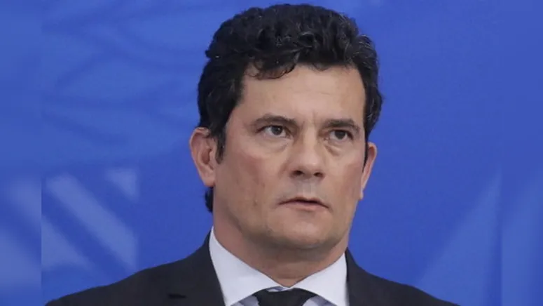 Deixou de ser juiz federal e assumiu o cargo de Ministro da Justiça e Segurança pública, ficando 16 meses no cargo