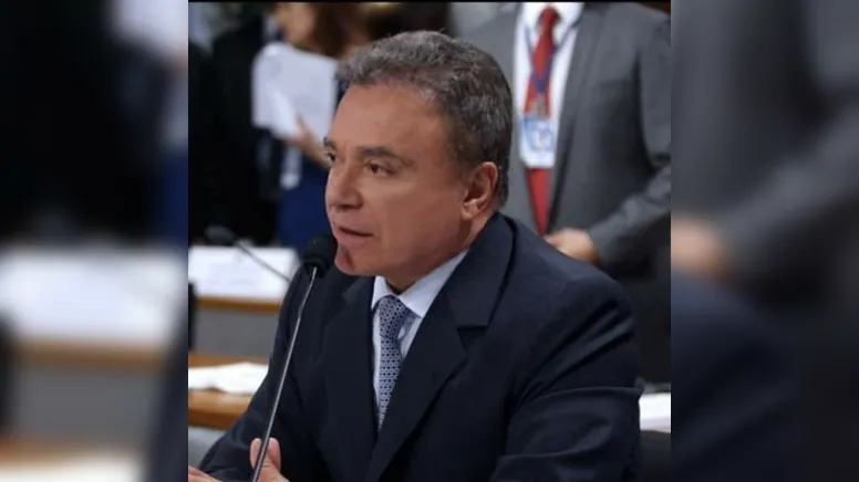 Foram entrevistadas, por telefone, 1200 pessoas com 16 anos ou mais