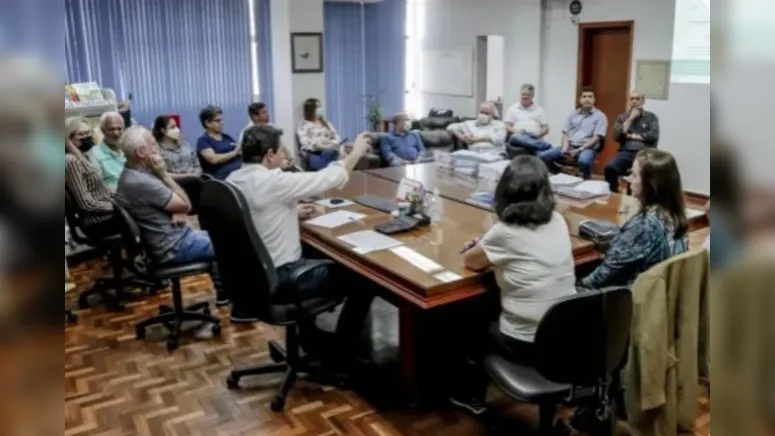 Imagem ilustrativa da notícia Prefeito de Apucarana e equipe avaliam governo