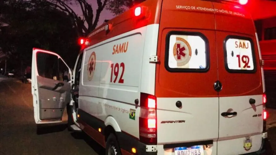 A médica do Samu e os policiais socorreram a jovem