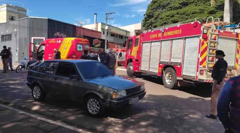 Acidente de trânsito foi na Av. Brasil em Ivaiporã. Uma mulher de 46 anos ficou ferida.