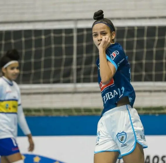 Atualmente, a jogadora defende o Londrina pelo Campeonato Paranaense da Série Ouro e na Liga Nacional Adulto