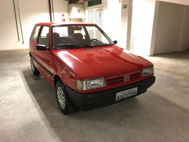 Fiat Uno, de 1990, foi furtado em Arapongas nesta terça-feira (9)