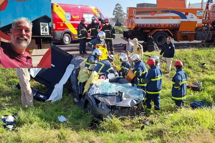 O carro que ele conduzia, foi atingido frontalmente por um outro automóvel