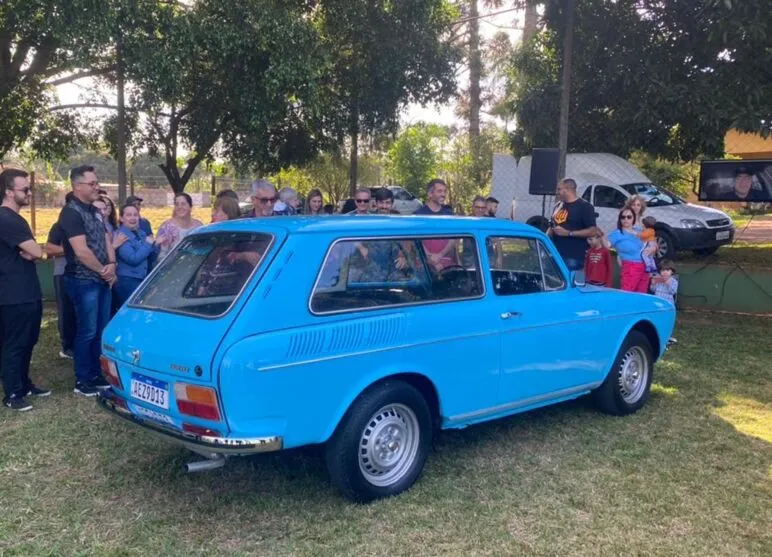 O pastor Oséias Gonçalves ficou emocionado com o presente: uma Variant 1973