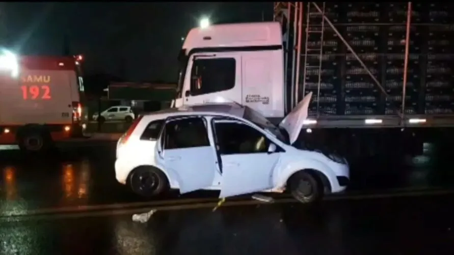 Segundo a Polícia Rodoviária Federal (PRF), chovia no momento da batida