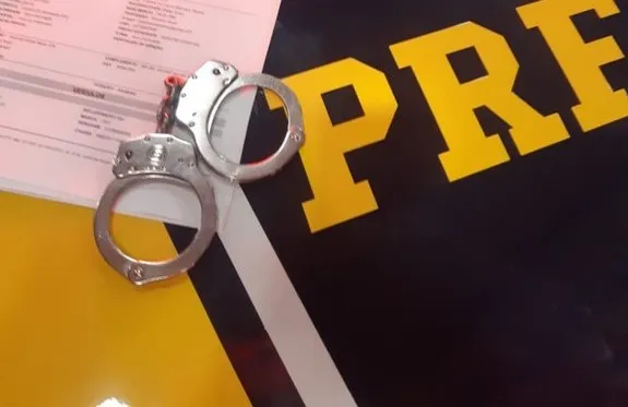 Um homem de 44 anos foi preso pela Polícia Rodoviária Federal (PRF), na noite de ontem