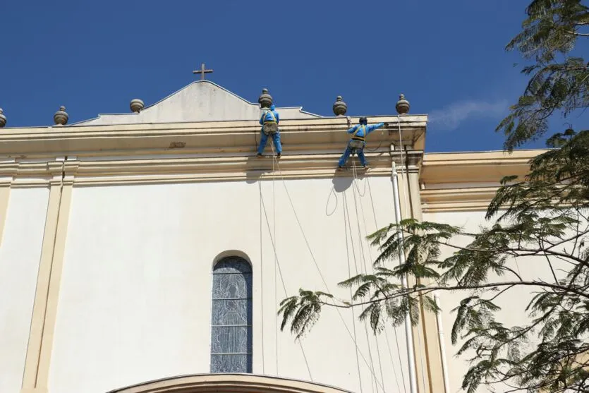 Uma empreiteira contratada pela Diocese iniciou o trabalho, que deve se estender até o próximo ano