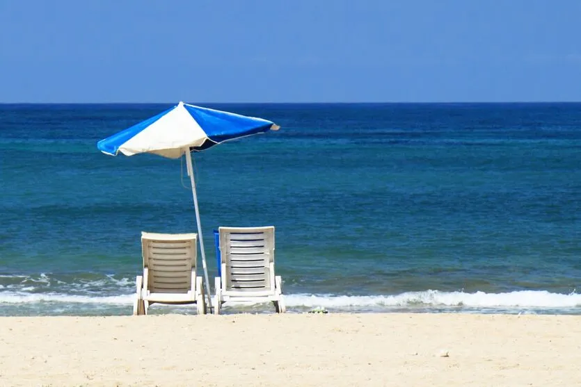 Uma mulher, de 63 anos, morreu após ser atingida por um guarda-sol de praia na Carolina do Sul