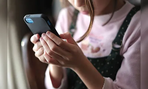 Criança aciona PM ao ver mãe ameaçar pai com marreta