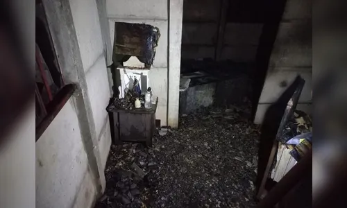 Imagem de Nossa Senhora e terço ficam intactos após incêndio no PR