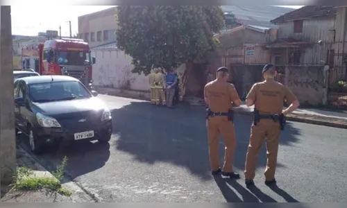 Homem é encontrado morto pendurado em grade de residência em Londrina
