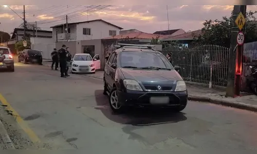 Idoso é agredido e arrastado por carro após se envolver em acidente