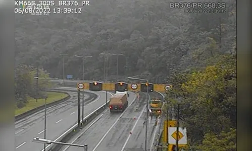 BR-376: vítima fica presa nas ferragens em capotamento de carro forte