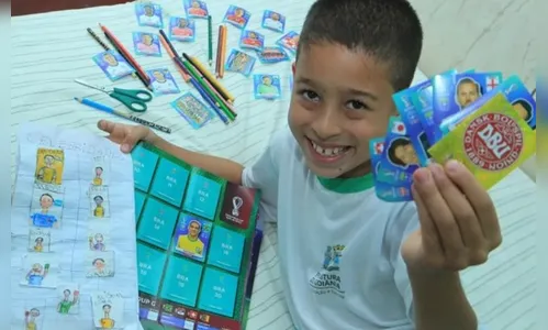 Menino que desenhou o próprio álbum da Copa ganha livro oficial