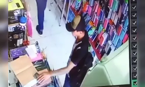 Câmera flagra suspeito furtando celular de vendedor em Apucarana