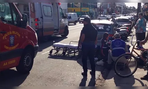 Acidente entre carro e caminhão deixa casal ferido em Arapongas