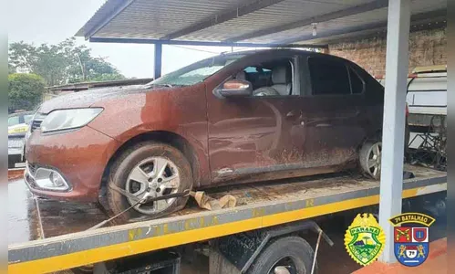 Carro com cigarros e marca de tiros é apreendido pela PM  no Paraná