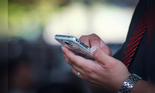 Eleições 2022: celular e votação