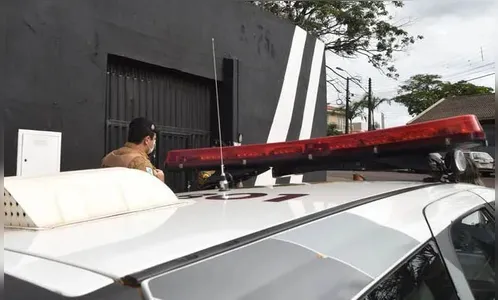 Homem usa drogas e resolve passear por telhados, em Jandaia do Sul