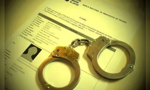 Homem com tornozeleira eletrônica é preso pela Polícia Militar