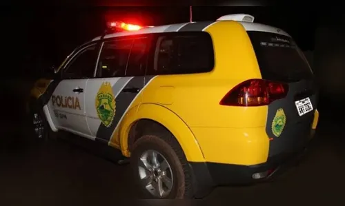 Mulher joga óleo quente no marido após ser ameaçada com enxada