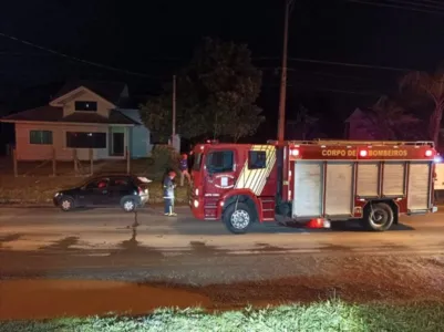 O Corpo de Bombeiros foi ao local, na PR-506, conhecida como Rodovia do Caqui