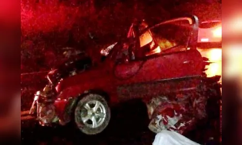 Colisão entre veículos mata duas pessoas na BR-373, em Guamiranga