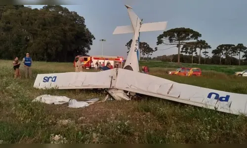 Avião cai de bico no chão e ocupante morre, no Paraná