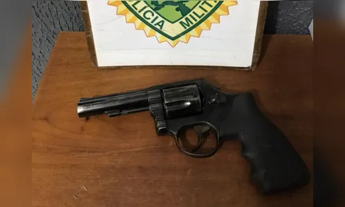 Três homens são presos com arma de fogo em Califórnia