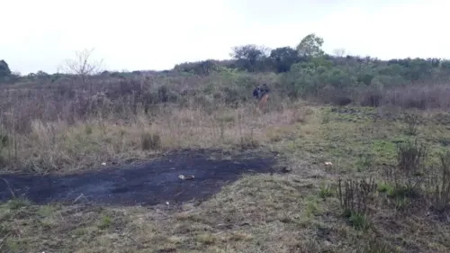 O local, na região de cavas do Jardim Tropital, onde foi encontrado o corpo na tarde deste domingo (21)