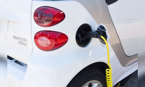 Frota de carros elétricos quase triplica na região; saiba mais