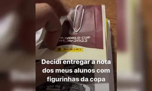 Professora entrega nota de prova com figurinhas da Copa do Mundo; veja